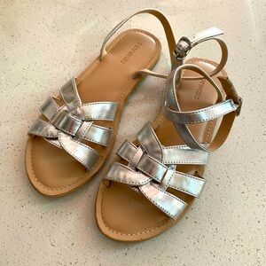 J. Crew Crewcuts Girls’ Basketweave Sandals size K5 (5 kids) in Metallic Silver